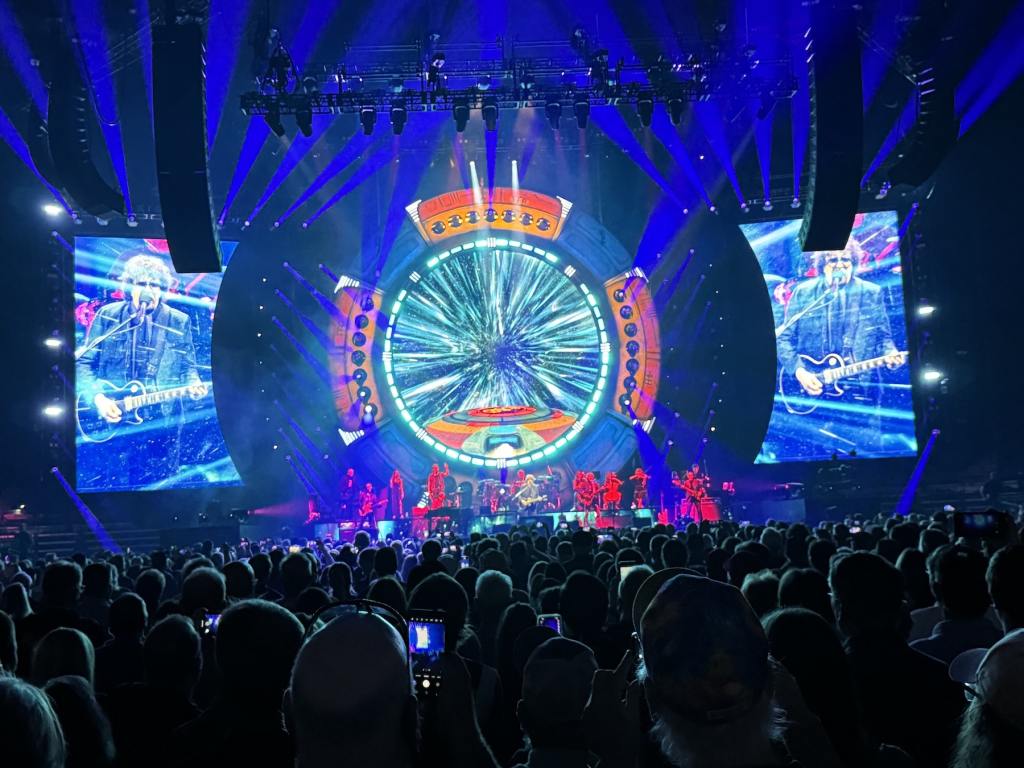 Jeff Lynne takes the stage in Philly